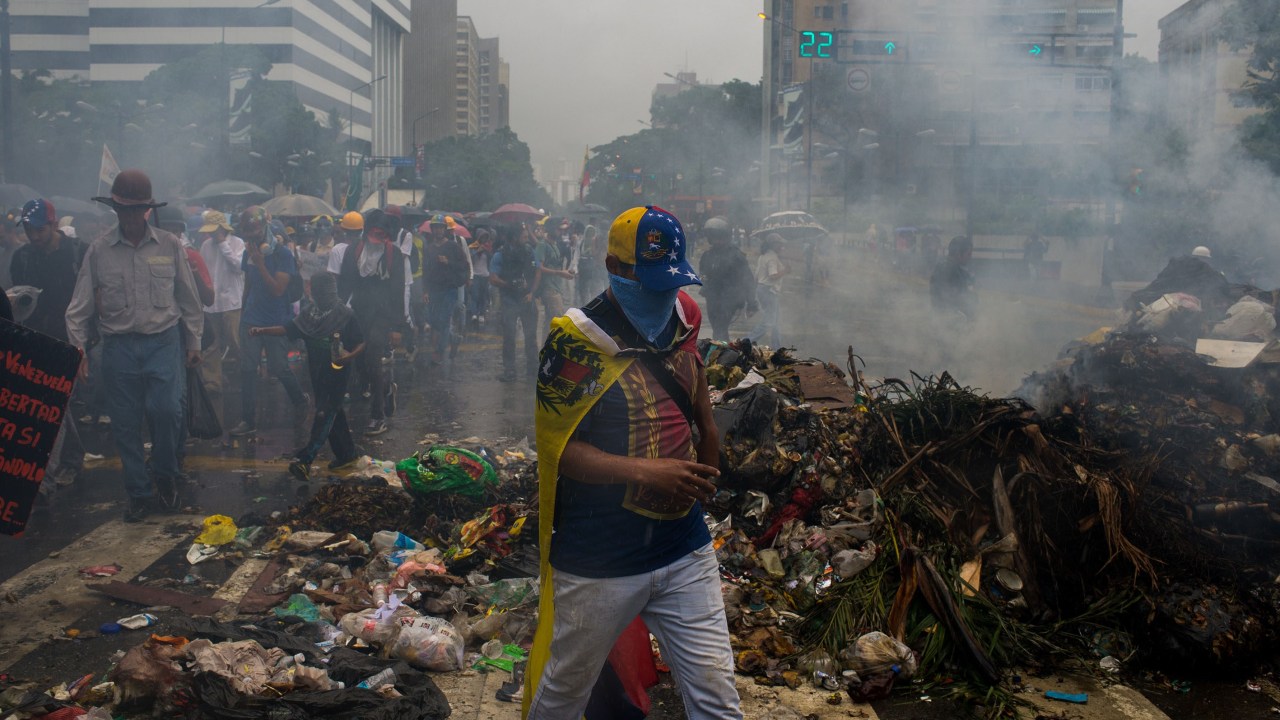 Protestos de rua em Caracas, Venezuela, contra a Assembleia Constituinte de Nicolás Maduro