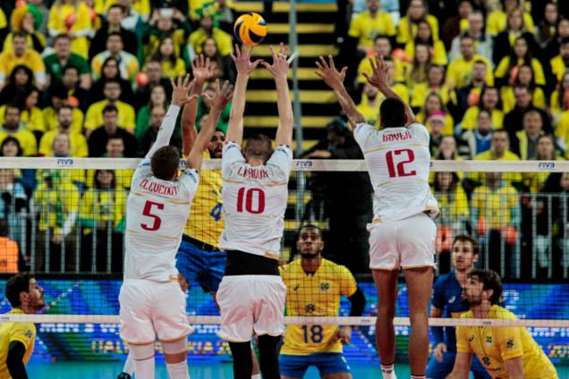 Brasil e França disputam a final da Liga Mundial de Vôlei na Arena da Baixada, em Curitiba Brasil e França disputam a final da Liga Mundial de Vôlei na Arena da Baixada, em Curitiba