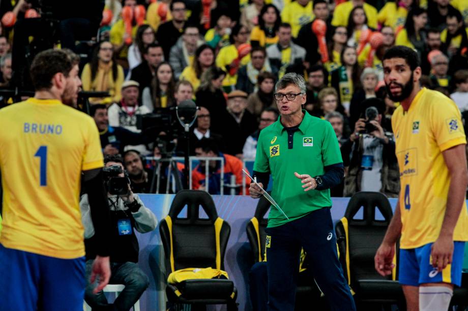 Brasil e França disputam a final da Liga Mundial de Vôlei na Arena da Baixada, em Curitiba