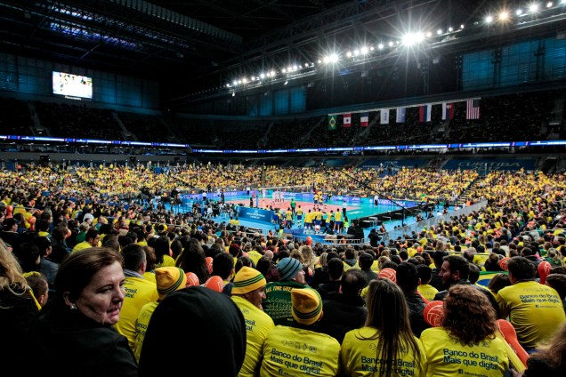 Brasil e França disputam a final da Liga Mundial de Vôlei na Arena da Baixada, em Curitiba