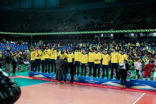 Brasil é derrotado pela França e fica com a medalha de prata na Liga Mundial de Vôlei, em Curitiba
