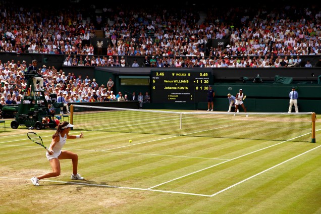 A britânica Johanna Konta durante partida contra a americana Venus Williams, em Wimbledon