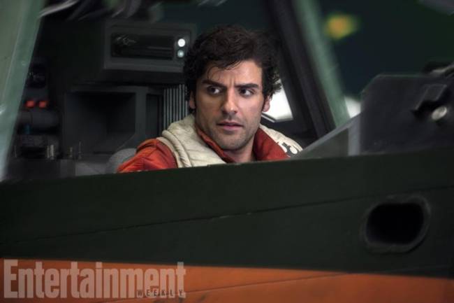 O atual melhor piloto da Resistência, Poe Dameron (Oscar Isaac), terá uma relação especial com a General Leia Organa (Carrie Fisher)