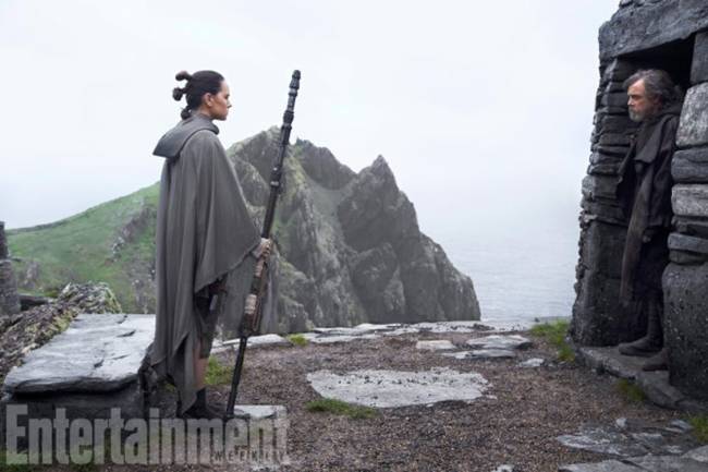 No entanto, Rey pode não gostar do amargurado Luke que encontrará. Caberá a jovem aspirante a Jedi salvar o ancião de sua própria escuridão