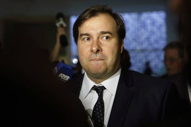 Presidente da Câmara dos Deputados, Rodrigo Maia, chega ao plenário para sessão de votação do parecer da Comissão de Constituição e Justiça sobre denúncia contra o presidente Michel Temer - 02/08/2017 Presidente da Câmara dos Deputados, Rodrigo Maia, chega ao plenário para sessão de votação do parecer da Comissão de Constituição e Justiça sobre denúncia contra o presidente Michel Temer - 02/08/2017