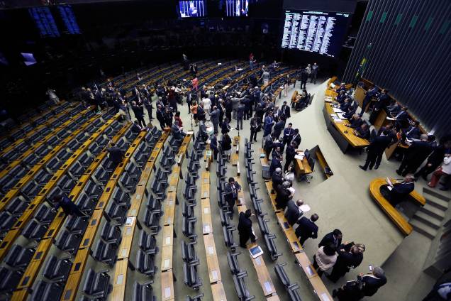 Tem início a sessão plenária para analisar e votar o parecer do deputado Paulo Abi-Ackel (PSDB-MG) que não autoriza o STF a analisar a denúncia contra o presidente Michel Temer apresentada pela Procuradoria-Geral da República, em Brasília - 02/08/2017 Tem início a sessão plenária para analisar e votar o parecer do deputado Paulo Abi-Ackel (PSDB-MG) que não autoriza o STF a analisar a denúncia contra o presidente Michel Temer apresentada pela Procuradoria-Geral da República, em Brasília - 02/08/2017