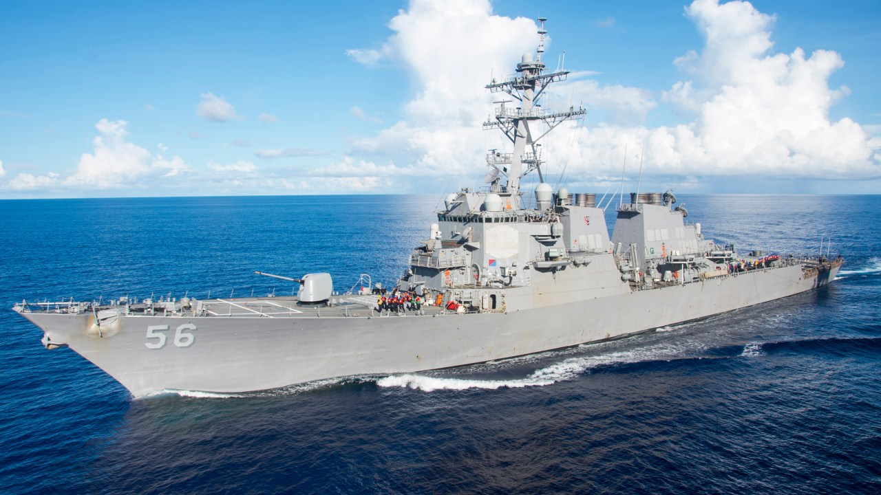 O destróier USS John S. McCain em foto de arquivo