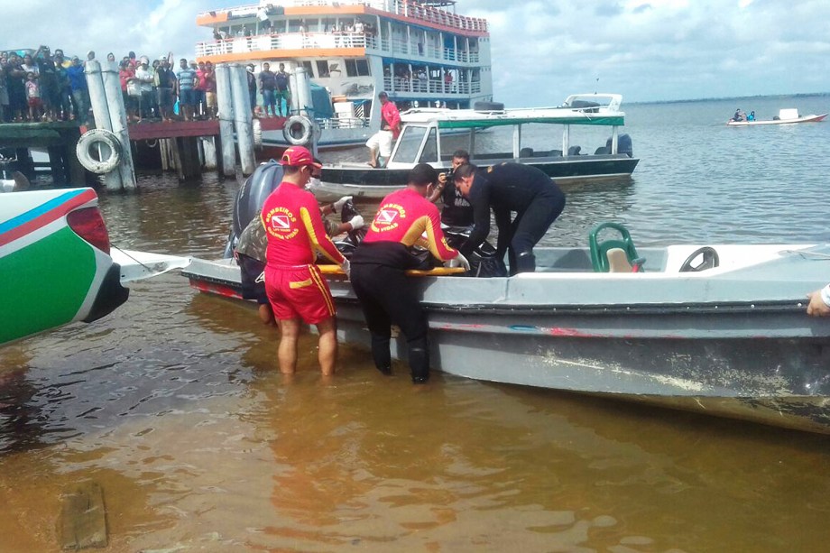 Nove dos dezenove corpos resgatados da embarcação Capitão Ribeiro, que naufragou na madrugada desta quarta-feira (23), no Rio Xingu, entre as cidades de Porto de Moz e Senador José Porfírio, no sudoeste do Pará, já foram liberados - 24/08/2017