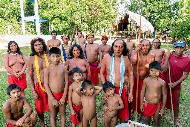 Os índios Waiãpi temem possíveis invasões de seu território por garimpeiros clandestinos, atraídos pelos grandes empreendimentos, além do desmatamento e da contaminação de rios com substâncias tóxicas e metais pesados, como o mercúrio