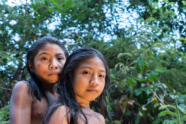 Crianças da tribo Waiãpi, cuja população atual é de cerca de 1.300 índios, um crescimento de 49% nos últimos seis anos