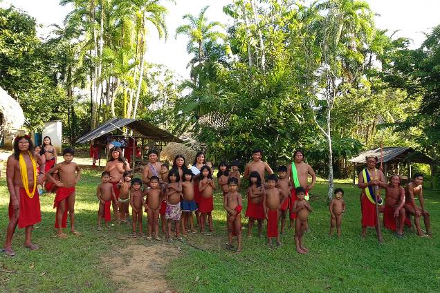Membros da tribo Waiãpi, em aldeia a 90 quilômetros de Pedra Branca do Amapari (AP), visitada por VEJA na semana passada