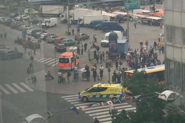 Pessoas foram esfaqueadas em um praça pública na cidade de Turku na Finlândia