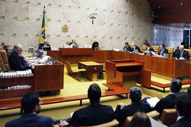 O ministro Luis Roberto Barroso durante sessão no Supremo Tribunal Federal (STF), em Brasília (DF) - 30/08/2017