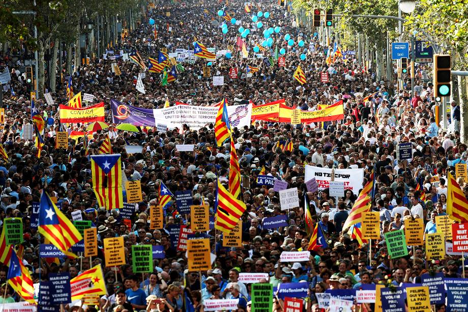 Barcelona realiza uma grande marcha contra o terrorismo e pela paz após os atentados da semana passada na capital catalã - 26/08/2017