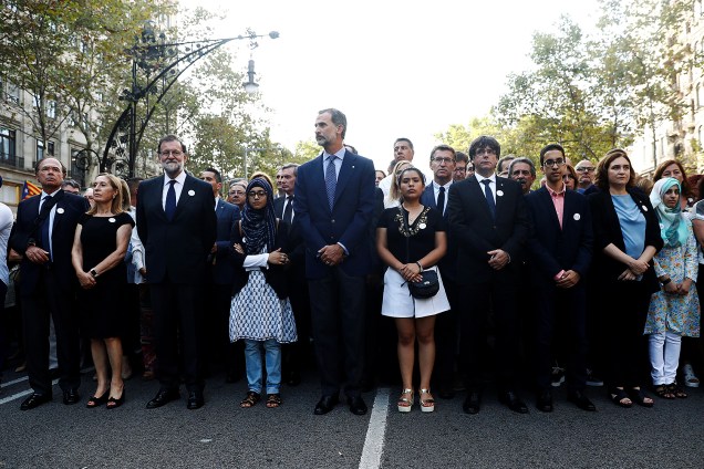 O rei da Espanha, Felipe VI e o primeiro-ministro Mariano Rajoy durante a marcha contra o terrorismo e pela paz após os atentados da semana passada na capital catalã - 26/08/2017