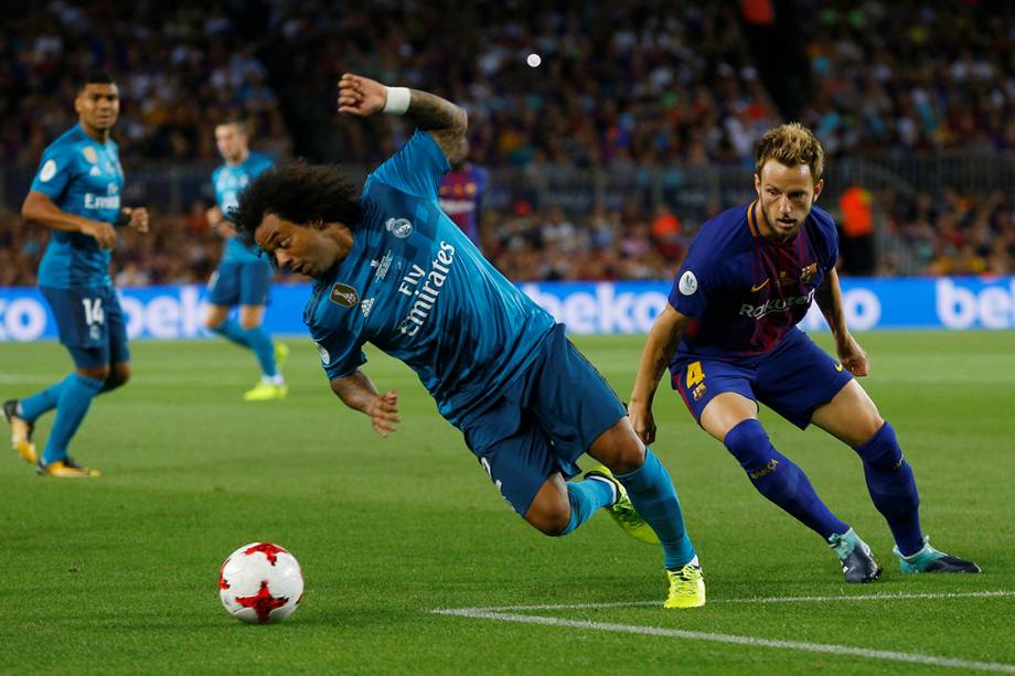 Lance ente Marcelo, do Real Madrid, e Rakitic, do Barcelona