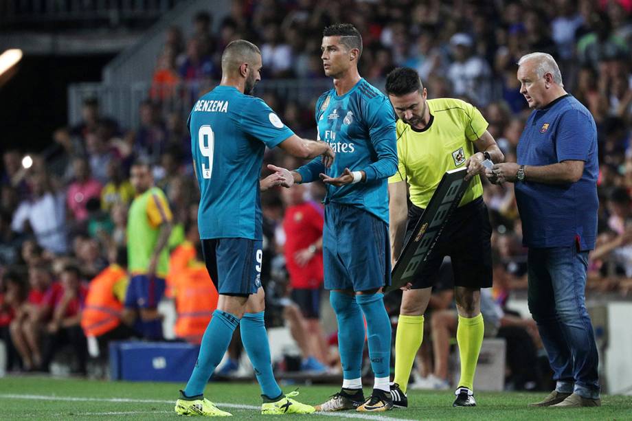 Bezema é substituído por Cristiano Ronaldo, na partida contra o BarcelonaSergio Perez