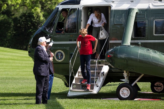 O presidente dos Estados Unidos, Donald Trump e seu filho Barron Trump chegam à Casa Branca em Washington - 18/06/2017