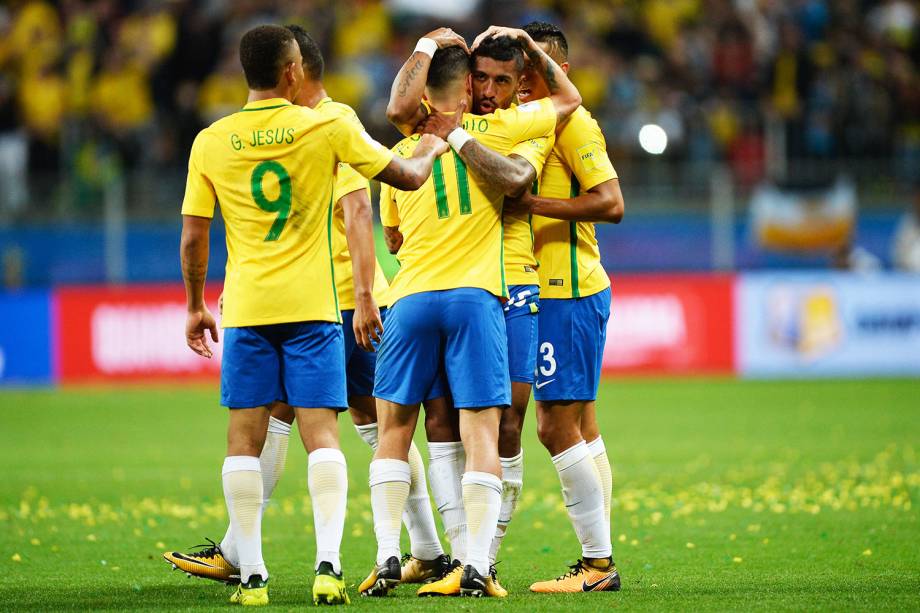 Jogadores do Brasil comemoram gol contra o Equador, pelas eliminatórias para a Copa da Russia de 2018