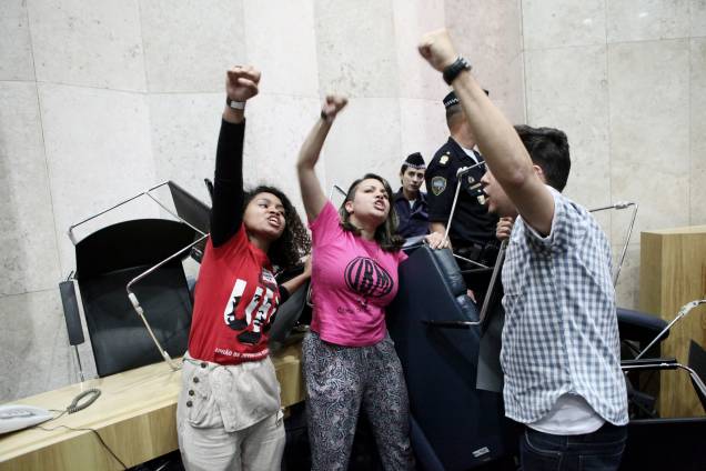 Movimentos sociais ocupam o Plenário 1º de Maio da Câmara Municipal de São Paulo, manifestando contra o Plano Municipal de Desestatização (PMD) da Prefeitura