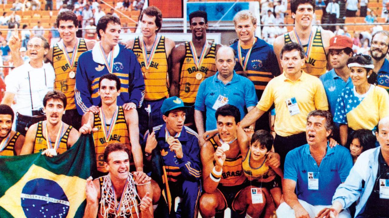 Seleção de basquete campeã