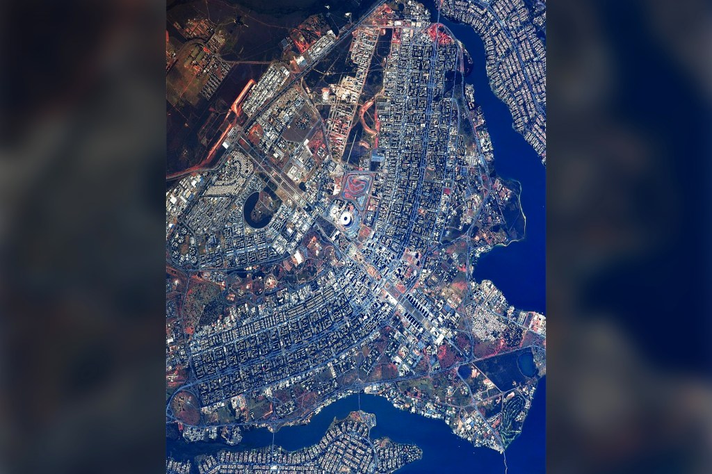 Cosmonauta russo posta foto de Brasilia vista do espaço