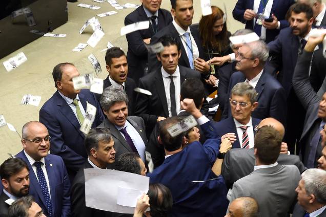 Tumulto durante discussão da denúncia contra Michel Temer na Câmara - 02/08/2017
