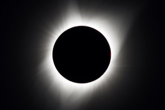Eclipse solar total é visto acima de Madras, no estado americano do Oregon - 21/08/2017