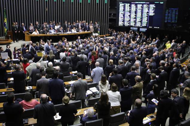 Deputado Wladimir Costa (SD-PA) provoca tumulto com pixuleco durante discussão da denúncia contra Michel Temer na Câmara - 02/08/2017 Deputado Wladimir Costa (SD-PA) provoca tumulto com pixuleco durante discussão da denúncia contra Michel Temer na Câmara - 02/08/2017