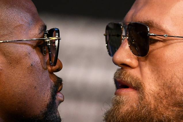 Floyd Mayweather e Conor McGregor se encaram antes da luta Floyd Mayweather e Conor McGregor se encaram antes da luta