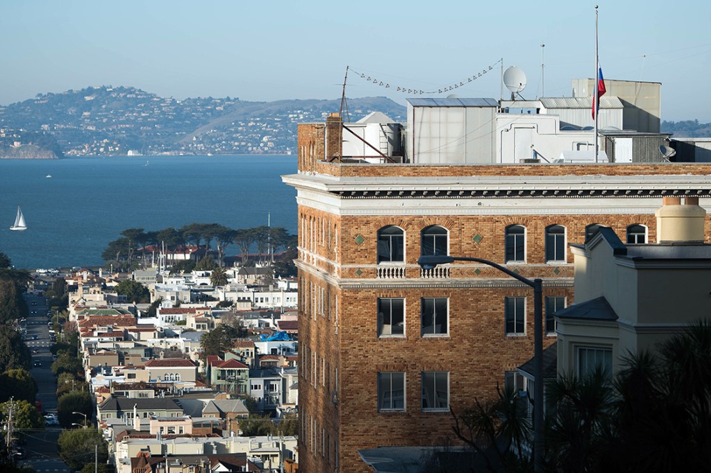 Prédio do consulado russo na cidade de San Francisco, nos Estados Unidos