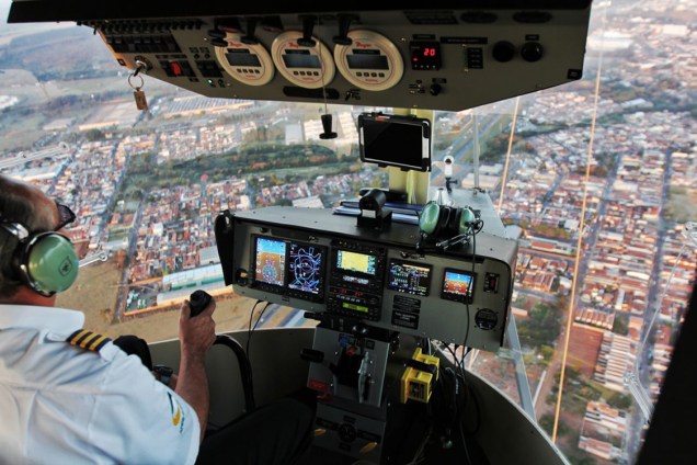 VEJA voa com o primeiro dirigível produzido no Brasil na cidade de São Carlos, no interior de São Paulo