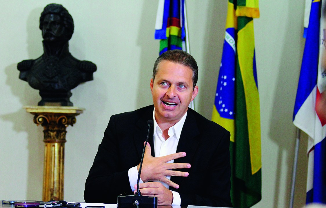 Entrevista coletiva com o governador de pernambuco Eduardo Campos.