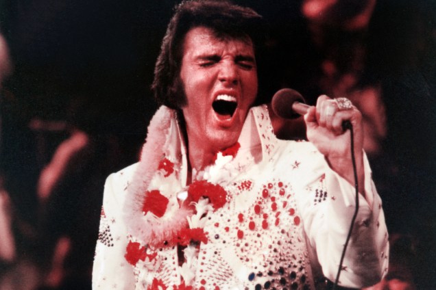 "Elvis Presley in Concert", show do cantor com apresentação de 37 vídeos de shows antigos projetados em um telão