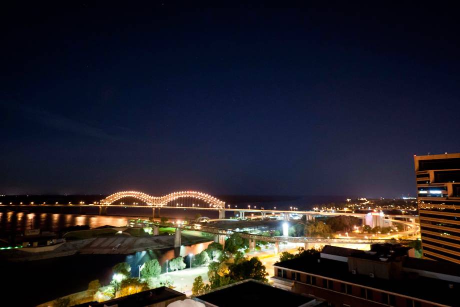 Atravessando a ponte sobre o rio Mississipi, chega-se ao Arkansas, estado americano cujo filho mais famoso é o ex-presidente Bill Clinton