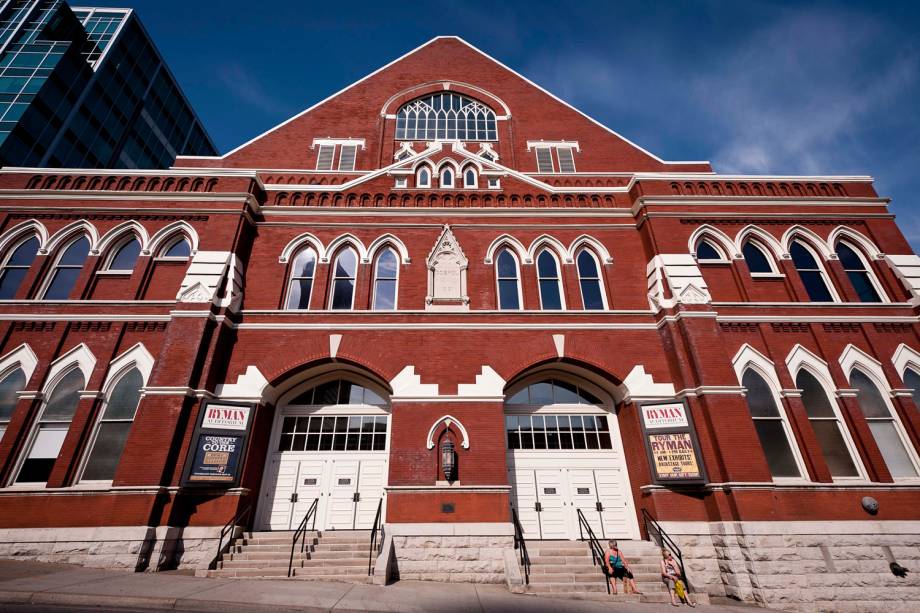 Ryman Audiotorium, lar do Grand Ole Opry, o programa de rádio mais antigo dos Estados Unidos. Desde 1925, todas as semanas, o Opry traz como seus convidados grandes nomes da música country