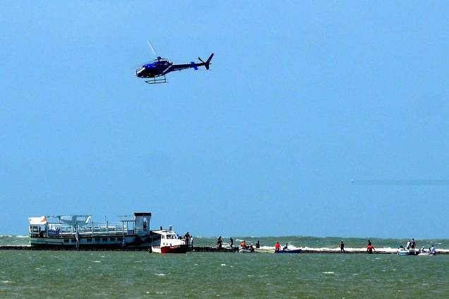 Uma lancha que fazia a travessia de Mar Grande a Salvador com 129 pessoas a bordo virou nesta manhã na Baía de Todos-os-Santos - 24/08/2017 Uma lancha que fazia a travessia de Mar Grande a Salvador com 129 pessoas a bordo virou nesta manhã na Baía de Todos-os-Santos - 24/08/2017