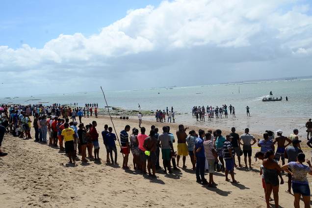 Uma lancha que fazia a travessia de Mar Grande a Salvador com 129 pessoas a bordo virou nesta manhã na Baía de Todos-os-Santos - 24/08/2017 Uma lancha que fazia a travessia de Mar Grande a Salvador com 129 pessoas a bordo virou nesta manhã na Baía de Todos-os-Santos - 24/08/2017