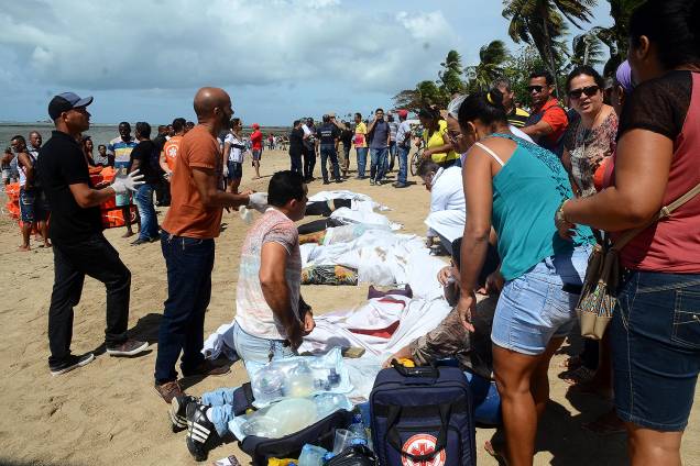 Uma lancha que fazia a travessia de Mar Grande a Salvador com 129 pessoas a bordo virou nesta manhã na Baía de Todos-os-Santos - 24/08/2017 Uma lancha que fazia a travessia de Mar Grande a Salvador com 129 pessoas a bordo virou nesta manhã na Baía de Todos-os-Santos - 24/08/2017