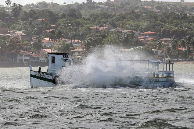 Naufrágio do barco 'Cavalo Marinho', que sofreu um acidente na Baía de Todos-os-Santos, perto da ilha de Itaparica, Estado da Bahia - 24/08/2017