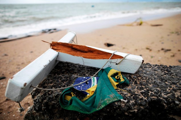 Buscas dos peritos da Marinha e do Corpo de Bombeiros atrás de vítimas desaparecidas no naufrágio da lancha Cavalo Marinho, que realizava a travessia entre a Ilha de Itaparica e Salvador, nesta sexta-feira (25)