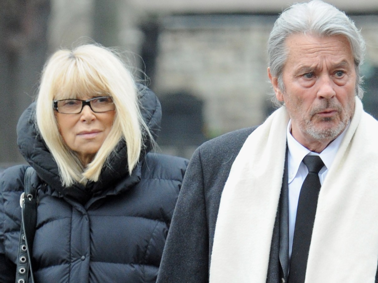 Alain Delon lamenta morte de Mireille Darc: ‘... | VEJA