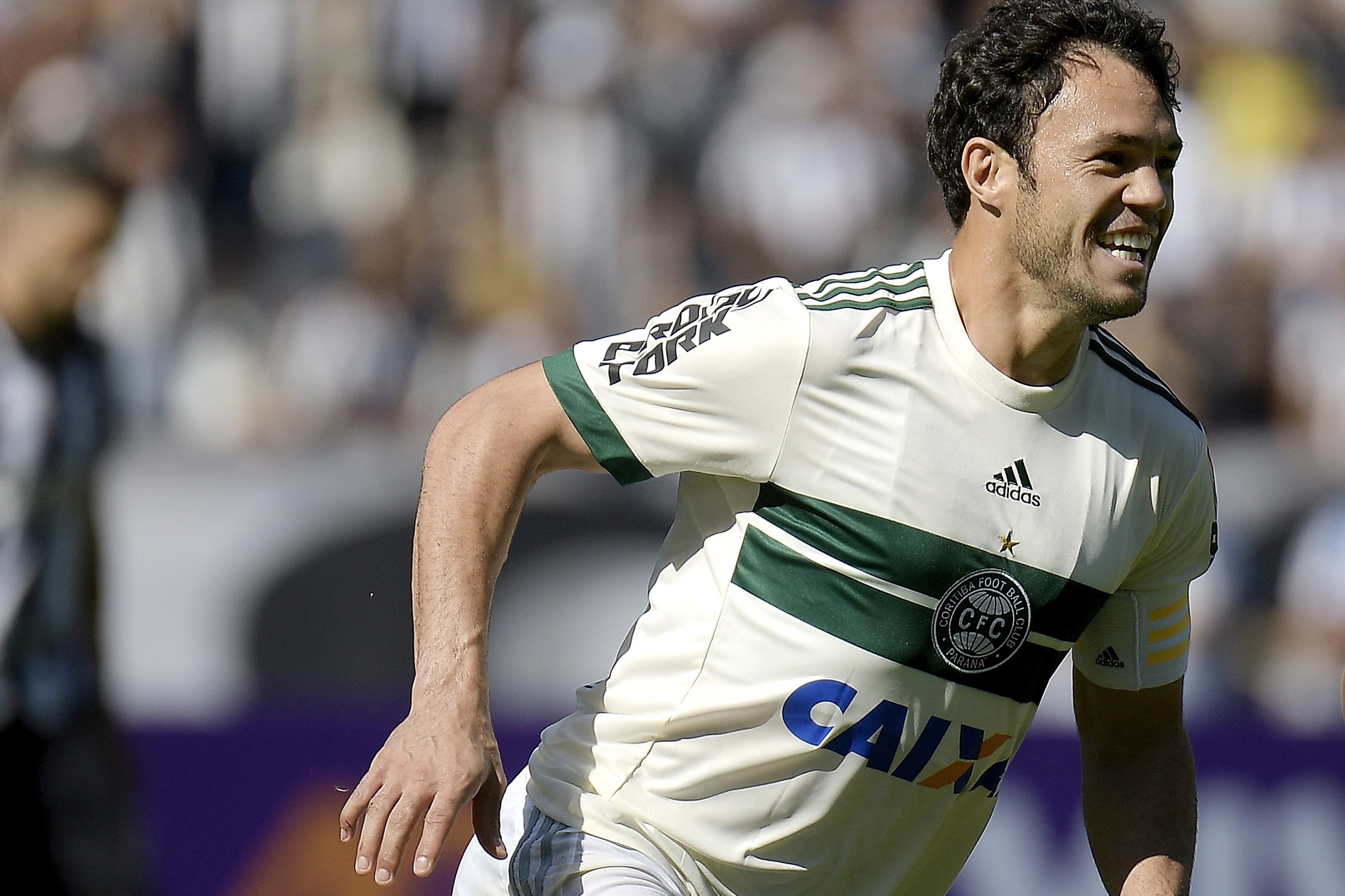 O atacante Kleber em ação pelo Coritiba