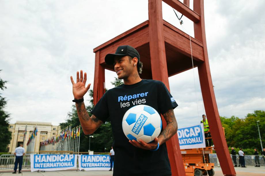 Neymar é apresentado como novo embaixador da boa vontade para pessoas com deficiência da organização Handicap International - 15/08/2017