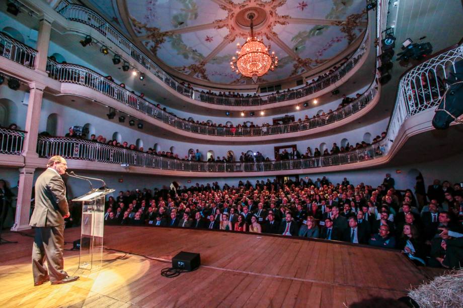 Com as presenças do governador José Ivo Sartori, e dos secretários estaduais da Agricultura, Pecuária e Irrigação, Ernani Polo, e do Desenvolvimento Rural, Pesca e Cooperativismo, Tarcisio Minetto, o governo do Estado lançou, nesta quinta-feira (10), em evento realizado no Theatro São Pedro, na capital, a Expointer 2017. A cerimônia de lançamento comemorou as 40 edições de um dos maiores eventos do agronegócio na América Latina Com as presenças do governador José Ivo Sartori, e dos secretários estaduais da Agricultura, Pecuária e Irrigação, Ernani Polo, e do Desenvolvimento Rural, Pesca e Cooperativismo, Tarcisio Minetto, o governo do Estado lançou, nesta quinta-feira (10), em evento realizado no Theatro São Pedro, na capital, a Expointer 2017. A cerimônia de lançamento comemorou as 40 edições de um dos maiores eventos do agronegócio na América Latina