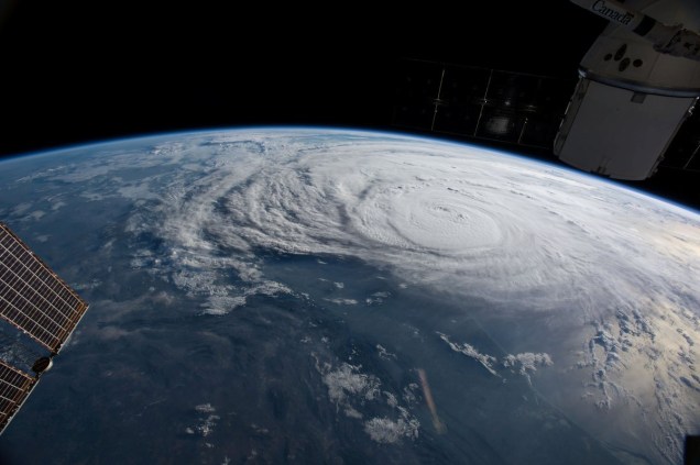 Furacão Harvey é visto da Estação Espacial Internacional, na costa do Texas, em foto divulgada pela Nasa