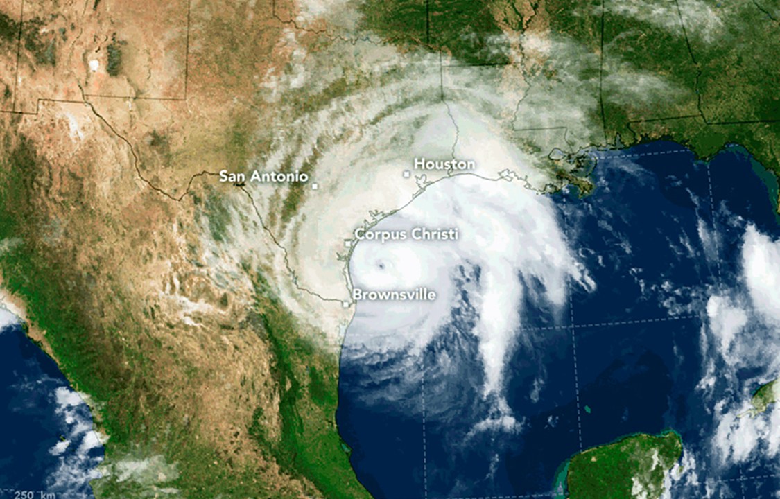 Foto por satélite tirada pela Nasa mostra aproximação do furacão Harvey na costa lest dos Estados Unidos