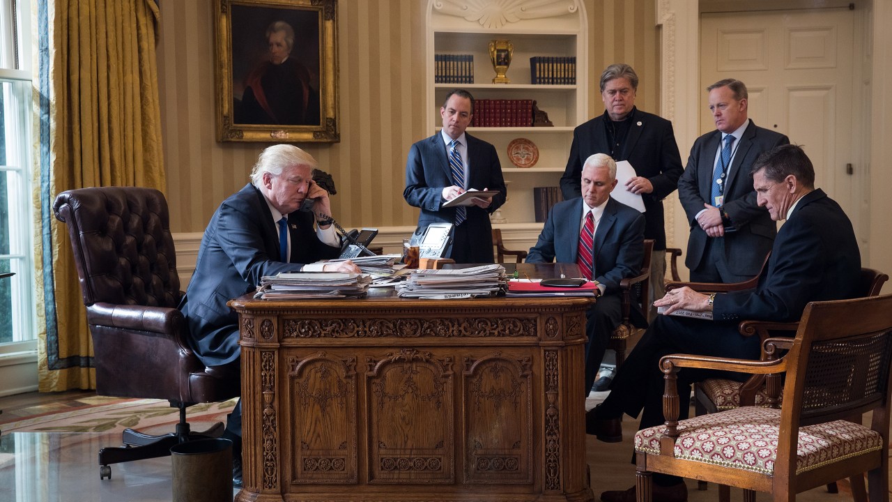 Donald Trump no salão oval da Casa Branca