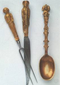 Talher de bronze francês do século XVII: o garfo ainda tinha só dois dentes 