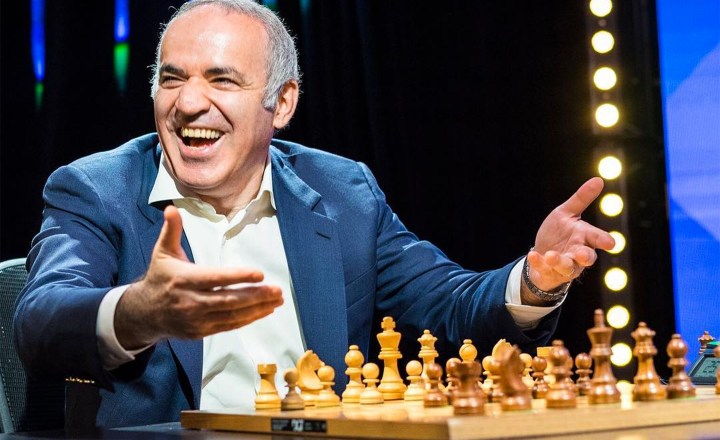 Garry Kasparov - Estratégia vs Tática & Estilo de Jogo Pessoal - Legendado   Mais um vídeo Garry Kasparov, esse é um trecho da Master Class do Kasparov,  em que ele fala